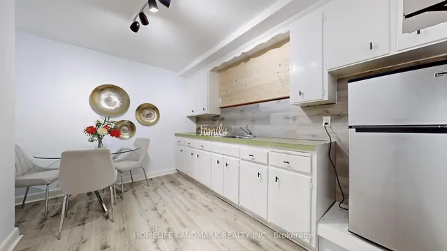 Additional image 36 of 12 Carousel Crt