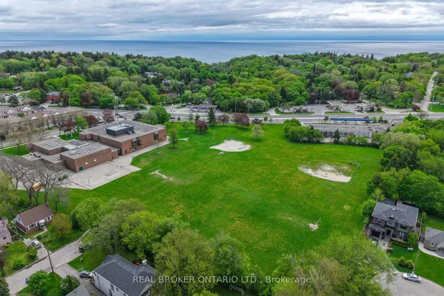 Additional image 49 of 70 Colonial Ave