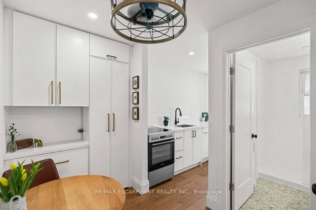 Additional image 14 of 137 Emerald St Unit 5