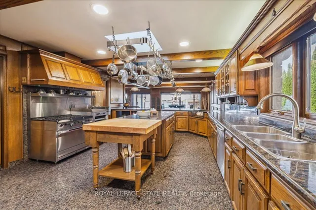 Additional image 21 of 7 Lakegate Dr