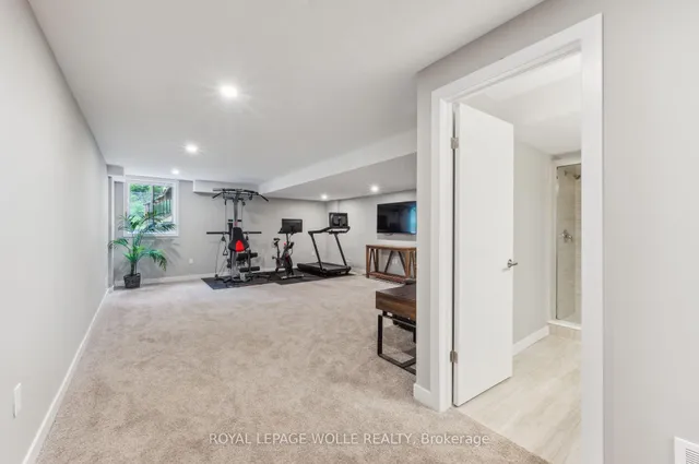 Additional image 33 of 946 Robert Ferrie Dr