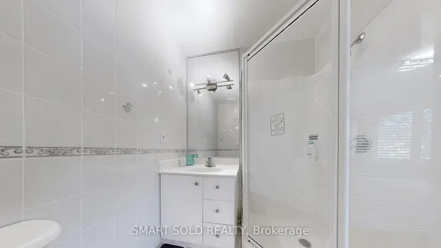 Additional image 34 of 2606 Midland Ave Unit 19