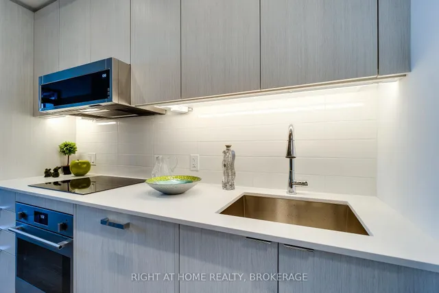 Additional image 11 of 250 Lawrence Ave Unit 724