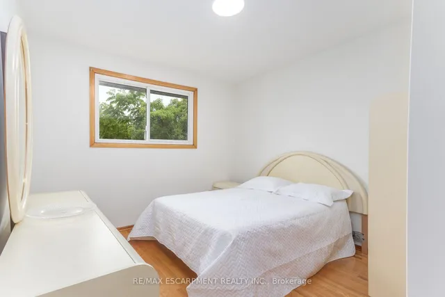 Additional image 22 of 18 Renner Crt