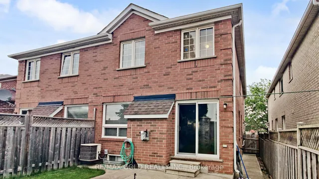 Additional image 48 of 64 Sweet Clover Cres