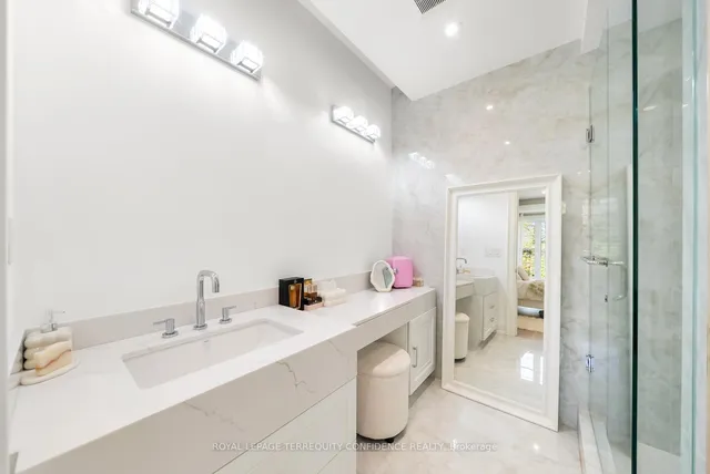 Additional image 22 of 9 Blong Ave