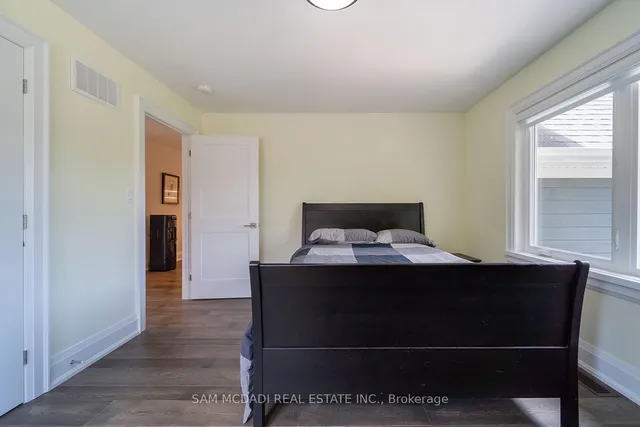 Additional image 13 of 2163 Deyncourt Dr