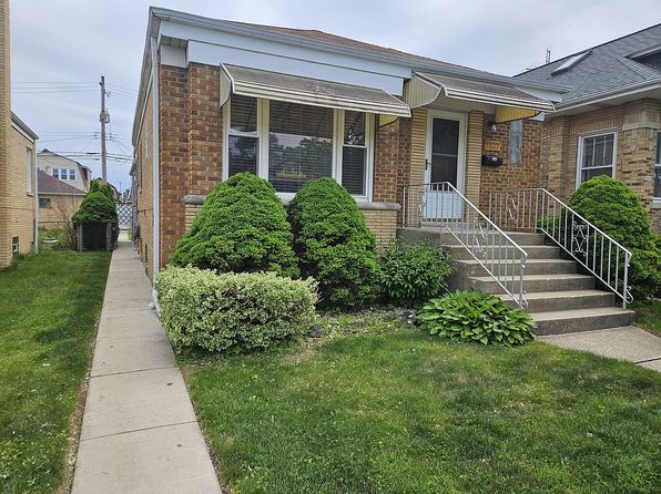 5823 W Addison St, Chicago, IL 60634