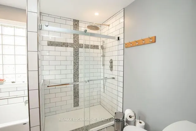 Additional image 33 of 177 Claudette Gate