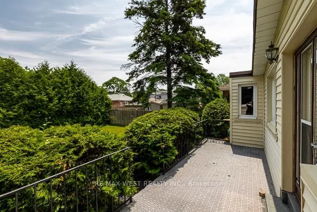 Additional image 39 of 1081 Islington Ave