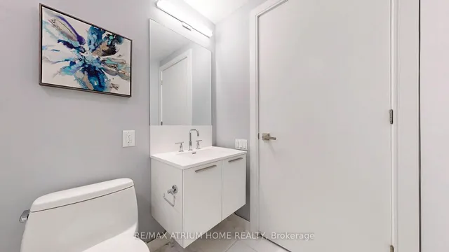 Additional image 31 of 1 Gloucester St Unit 715