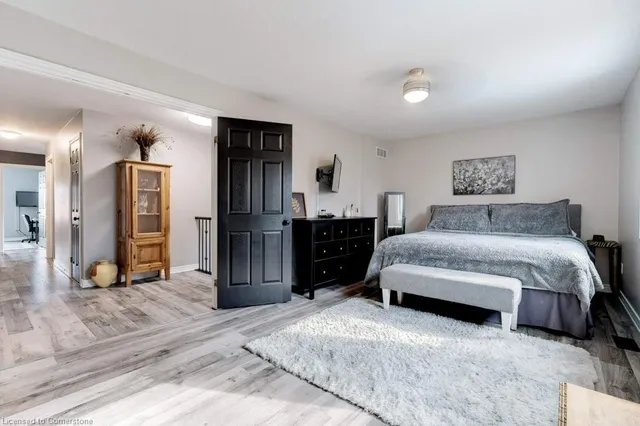 Additional image 19 of 52 Commando Crt