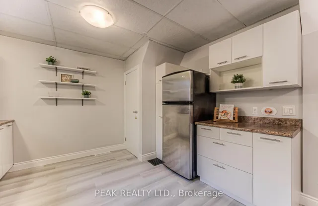 Additional image 17 of 19 Ellis Ave