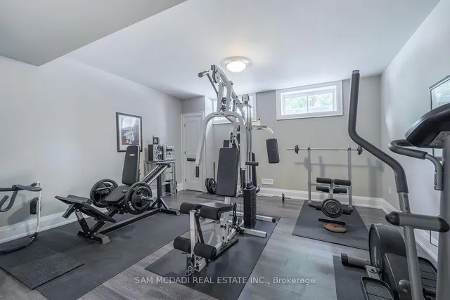 Additional image 4 of 2163 Deyncourt Dr