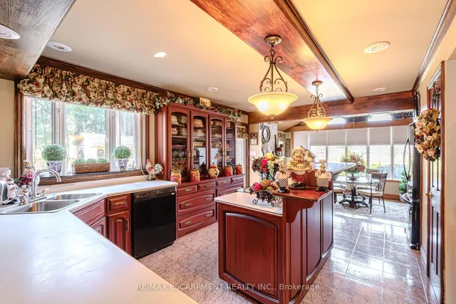 Additional image 16 of 136 Country Club Dr