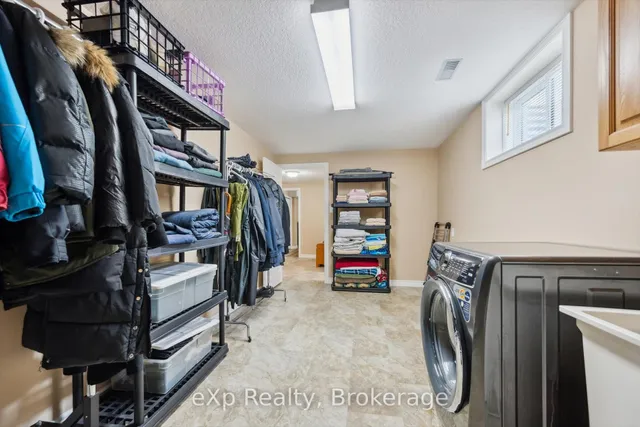 Additional image 28 of 916 Keewatin Pl