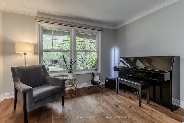 Additional image 10 of 6 Carl Cres