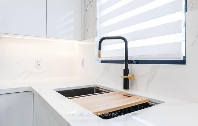 Additional image 8 of 174 ROXBOROUGH Ave