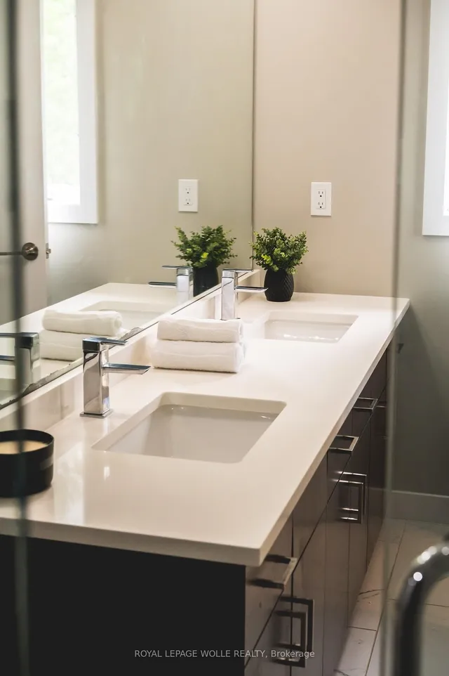 Additional image 27 of 946 Robert Ferrie Dr