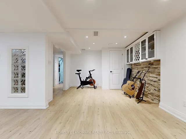 Additional image 38 of 168 Kingsbridge Garden Circ