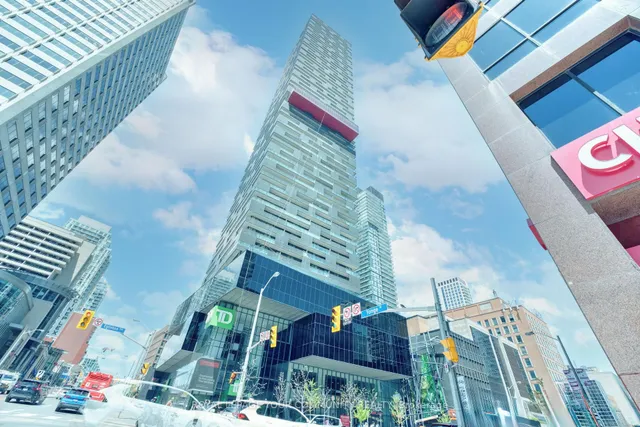 8 Eglinton Ave Unit 1808