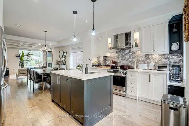 Additional image 29 of 28 Chisholm Ave