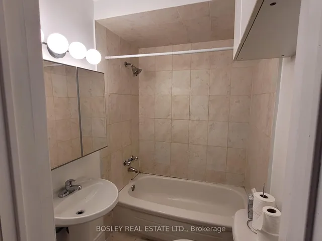 Additional image 17 of 71 Rockcliffe Blvd