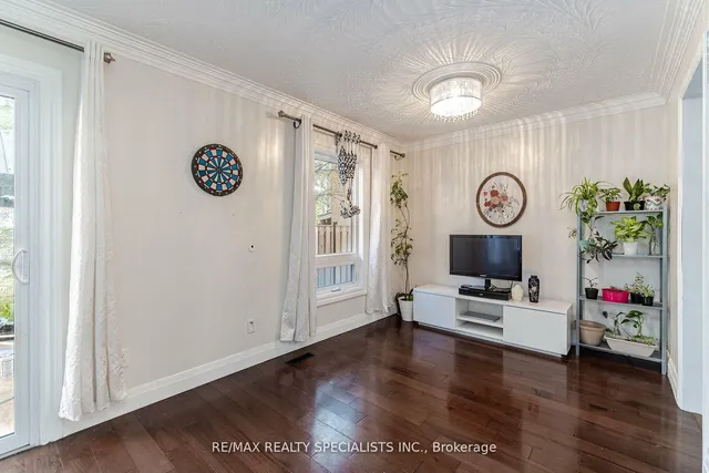 Additional image 7 of 32 PANDA Lane