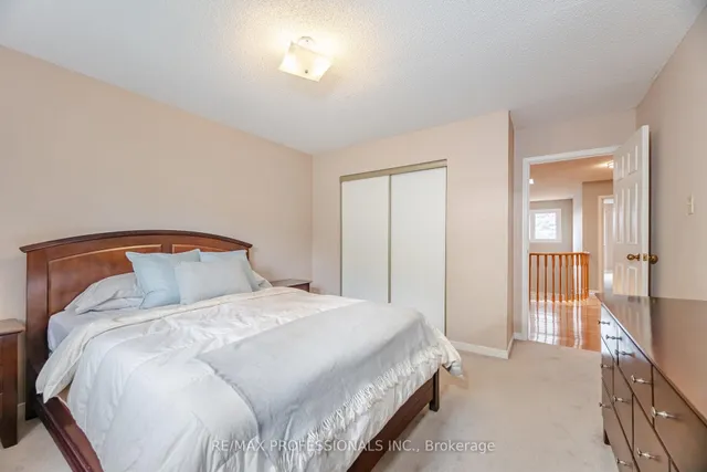 Additional image 34 of 29 Moeller Crt