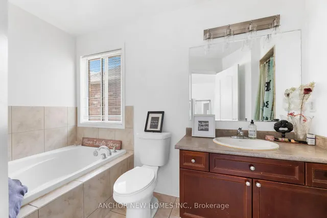 Additional image 28 of 29 Levida St