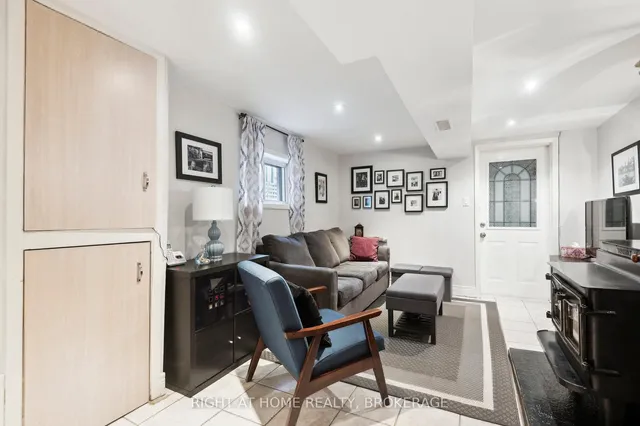 Additional image 40 of 812 Gladstone Ave