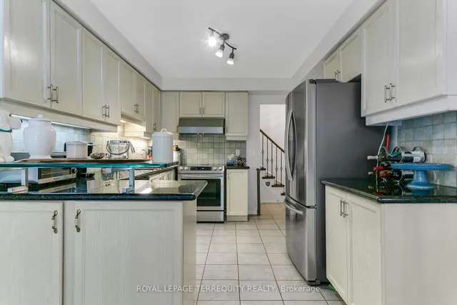 Additional image 11 of 372 Queens Dr