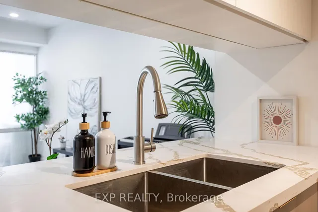 Additional image 9 of 711 Bay St Unit 817