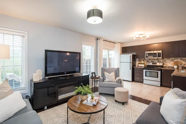 Additional image 12 of 881 Brassard Circ