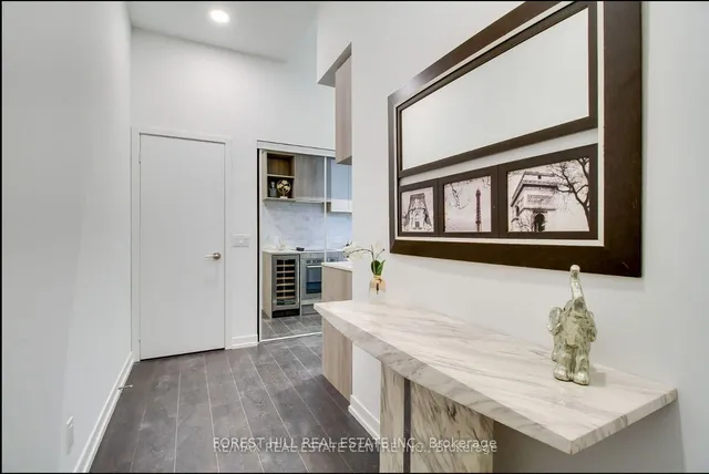 Additional image 2 of 2020 Bathurst St Unit 211