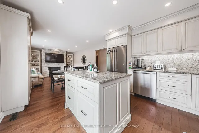 Additional image 15 of 2 Antoinette Crt