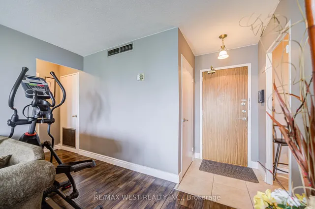 Additional image 18 of 44 Longbourne Dr Unit 606