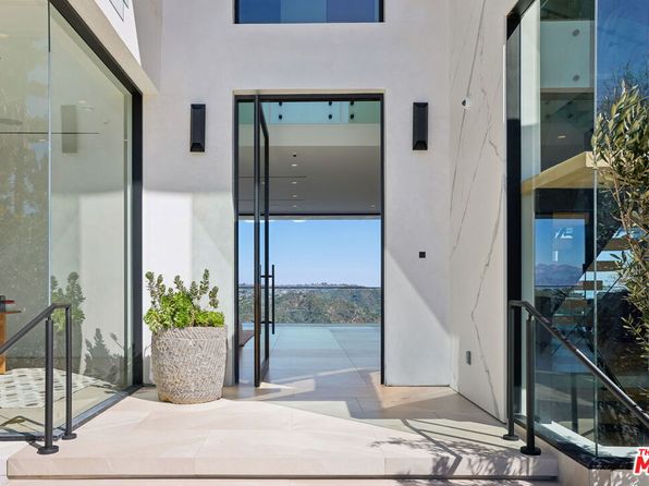 2180 Stradella Rd, Los Angeles, CA 90077
