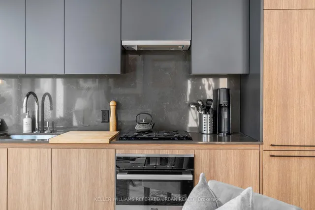 Additional image 28 of 81 Wellesley St Unit 402