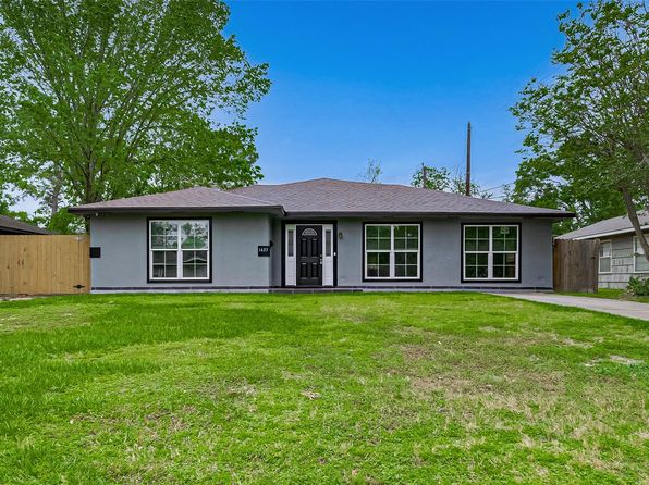 1425 Confederate Rd, Houston, TX 77055