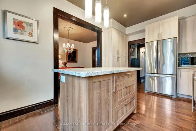 Additional image 15 of 80 Spadina Ave