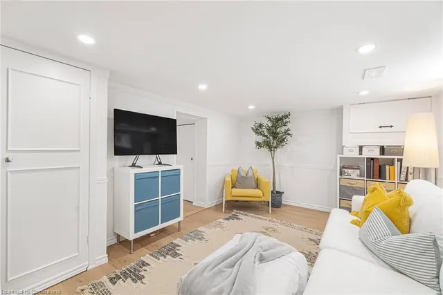 Additional image 39 of 905 Queens Blvd