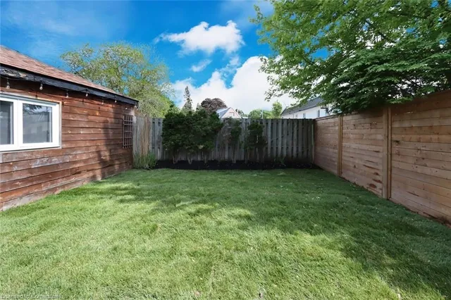 Additional image 32 of 121 Brock St