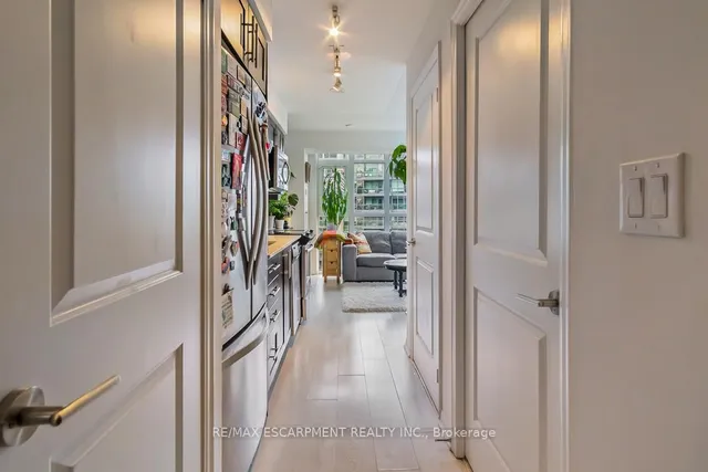 Additional image 3 of 35 Bastion St Unit 1817