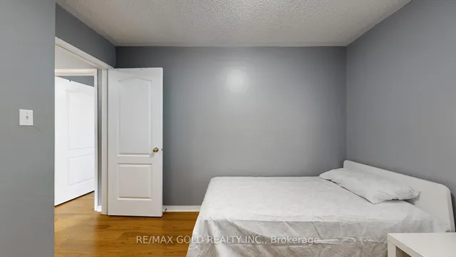 Additional image 34 of 64 Sweet Clover Cres