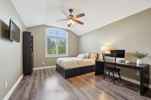 Additional image 18 of 572 Falconridge Cres