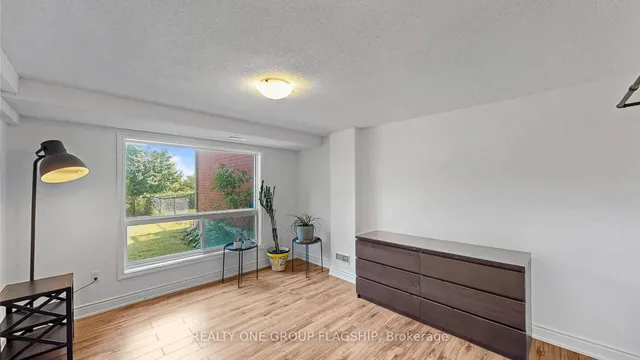 Additional image 44 of 42 Monaco Crt