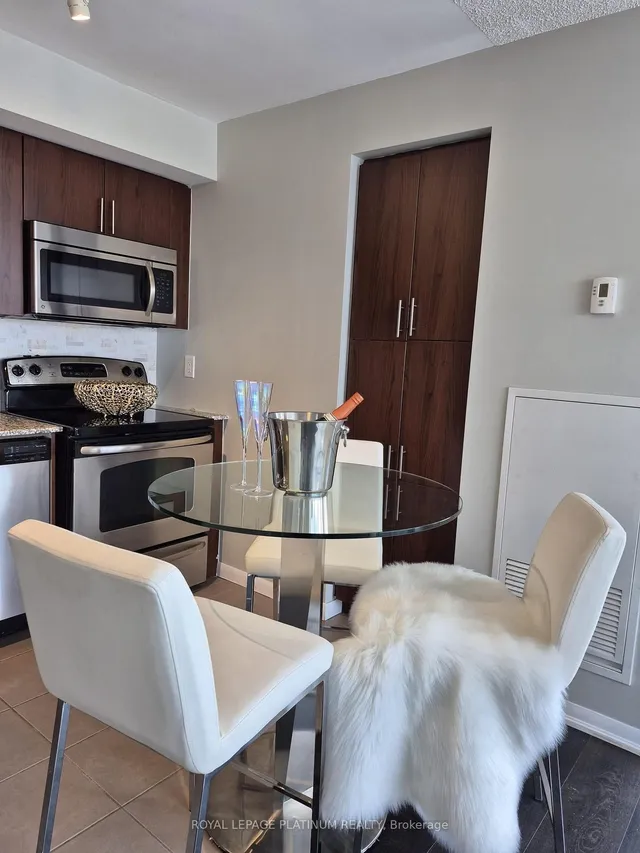 Additional image 11 of 830 Lawrence Ave Unit 1611