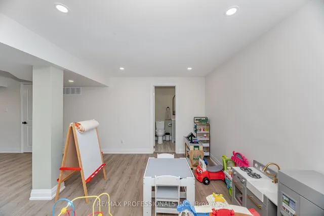 Additional image 36 of 100 Tanager Sq