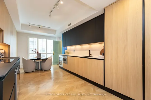 Additional image 17 of 38 Avenue Rd Unit 700